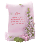 A swag of lavender in relief adorns this pretty pastel scroll-shaped plaque, highlighting the heartfelt testament to a mother’s love.