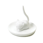 Create the purr-fect resting spot for your jewelry when you're not wearing it! This charming white cat ring holder will cheerily keep track of your treasured rings and jewelry on the counter, next to the sink, or on your dresser. 