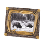 Bring a touch of the great outdoors inside with this fascinating photo frame. The interior border details mimic deer antlers, while the outer border features a worn wood appearance. Holds 4" x 6" photo. Easel on back. 