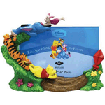 Let the kite-flying gang from Winnie the Pooh show off your 6-inch wide x 4-inch tall photo. Pooh, Tigger, Eeyore, and Piglet are all here in this spectacular, action-filled picture frame! 